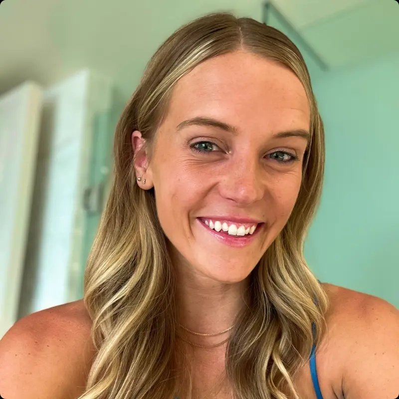 Original selfie of Karin Andersson, Marketing Director, before AI transformation